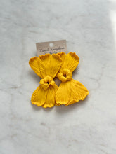 Load image into Gallery viewer, Hibiscus Statement Earring