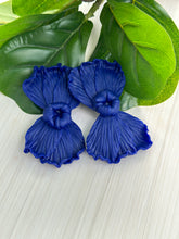Load image into Gallery viewer, Hibiscus Statement Earring