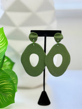 Load image into Gallery viewer, Zuriel Jumbo Hoop
